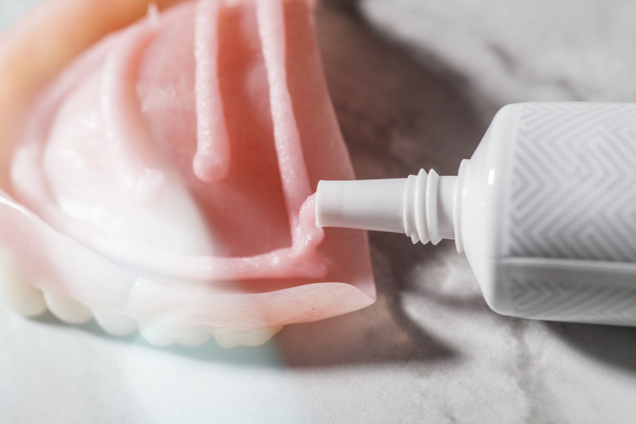 Adhésif pour prothèse dentaire. Denturologistes du Quartier — free download